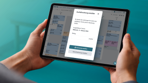 Foto eines Tablets mit thevea-Kalender und geöffnetem Dialog zum Erstellen einer Ausfallrechnung für einen nicht wahrgenommenen Termin am 11. Februar 2026.