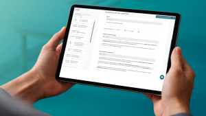 Foto eines Tablets mit thevea-Verordnungsansicht und grüner Erfolgsmeldung, dass die Verordnung alle Prüfungen bestanden und wurde erfolgreich aktualisiert wurde.